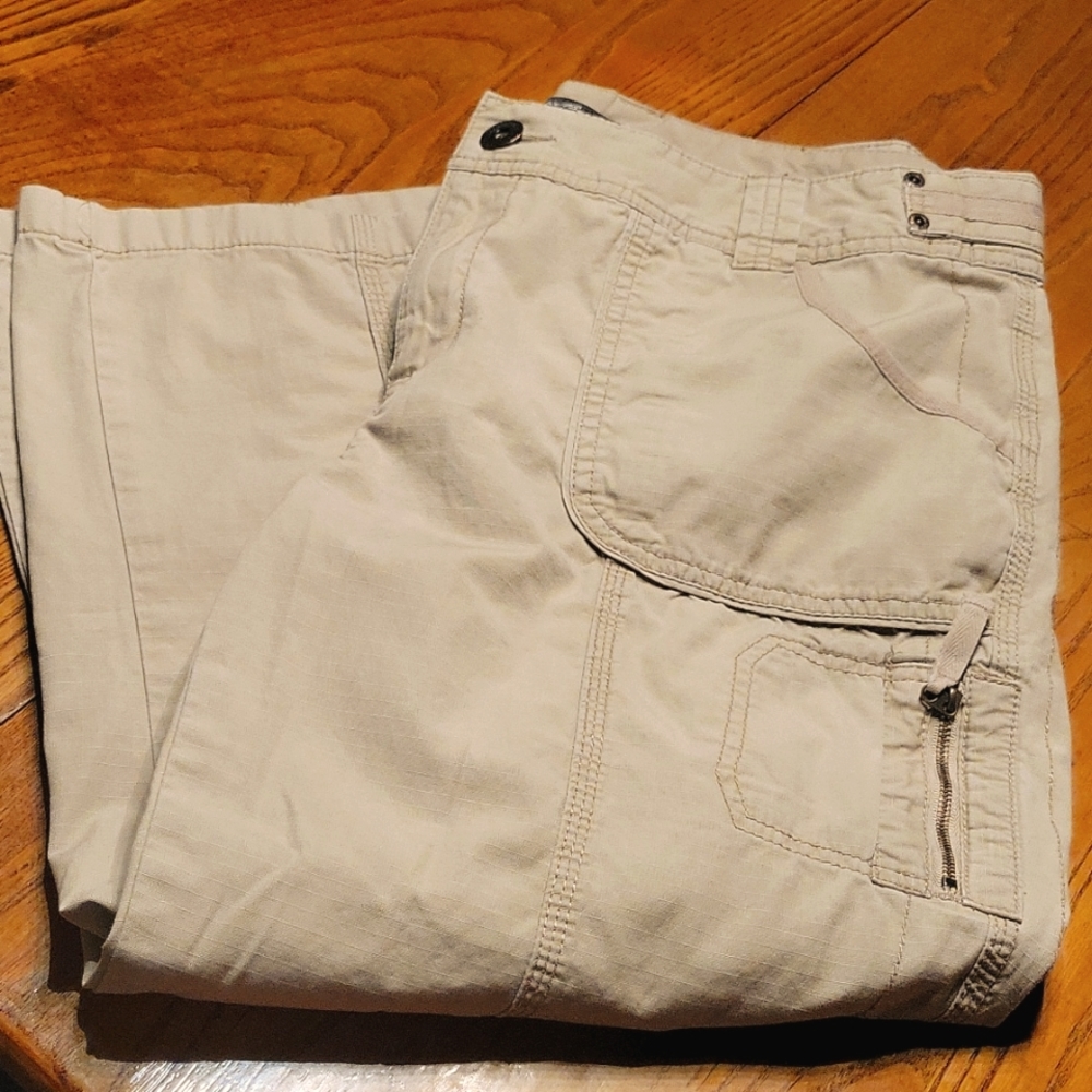 Eddie Bauer Capri